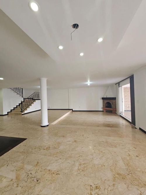 Casa de 5 alcobas en venta en La Calera, Medellín, 420 m² · foto 10 de 18