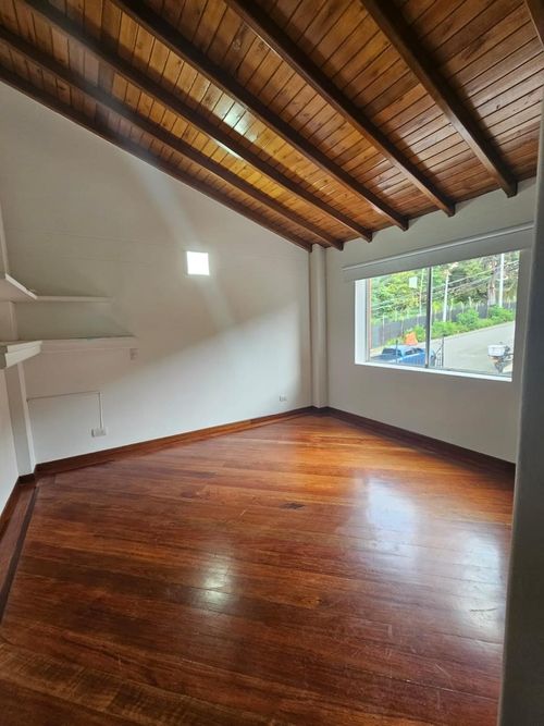 Casa de 5 alcobas en venta en La Calera, Medellín, 420 m² · foto 8 de 18