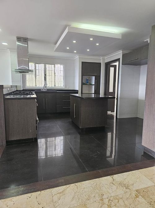 Casa de 5 alcobas en venta en La Calera, Medellín, 420 m² · foto 15 de 18