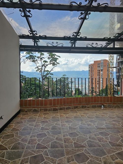 Casa de 5 alcobas en venta en La Calera, Medellín, 420 m² · foto 3 de 18