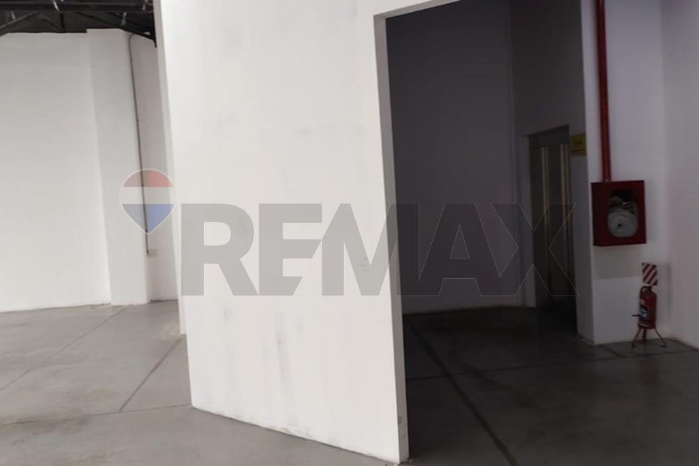 Local comercial en alquiler en Luque — foto 2