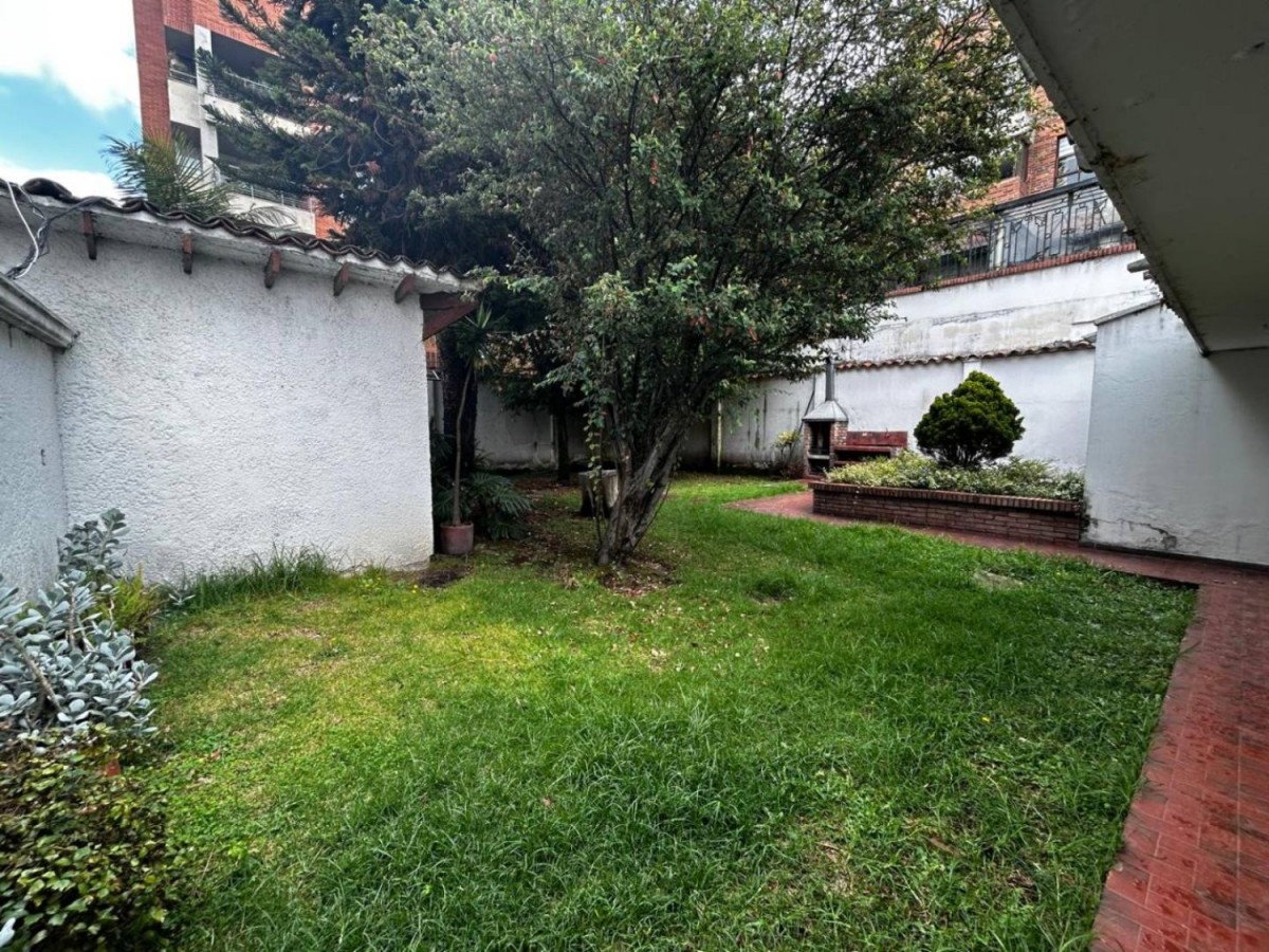 Casa en arriendo en San Patricio, Bogotá · foto 3 de 13