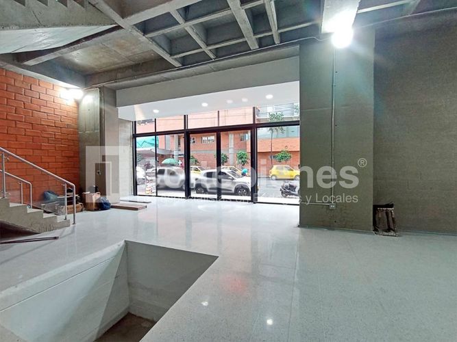 Bodega en arriendo en Perpetuo Socorro, Medellín, 2600 m² · foto 5 de 21