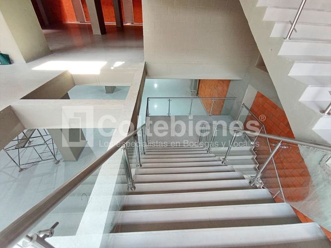 Bodega en arriendo en Perpetuo Socorro, Medellín, 2600 m² · foto 6 de 21