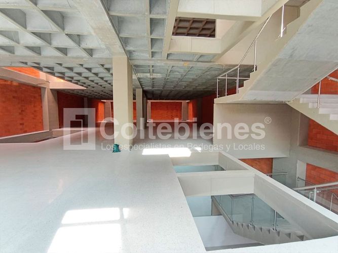 Bodega en arriendo en Perpetuo Socorro, Medellín, 2600 m² · foto 7 de 21