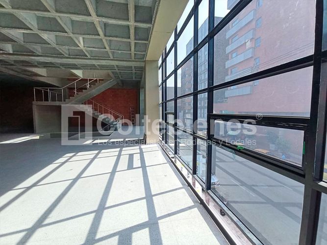 Bodega en arriendo en Perpetuo Socorro, Medellín, 2600 m² · foto 10 de 21