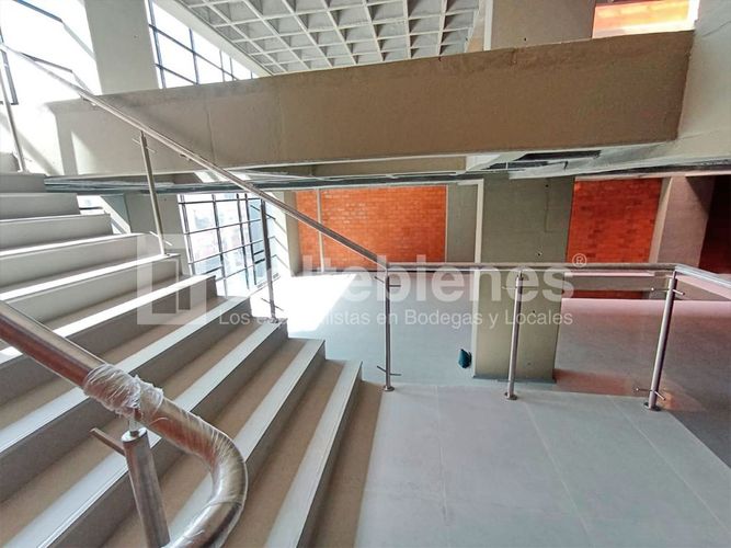 Bodega en arriendo en Perpetuo Socorro, Medellín, 2600 m² · foto 12 de 21