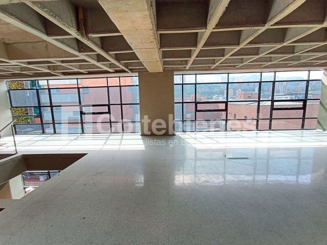 Bodega en arriendo en Perpetuo Socorro, Medellín, 2600 m² · foto 16 de 21
