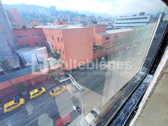 Bodega en arriendo en Perpetuo Socorro, Medellín, 2600 m² · foto 17 de 21