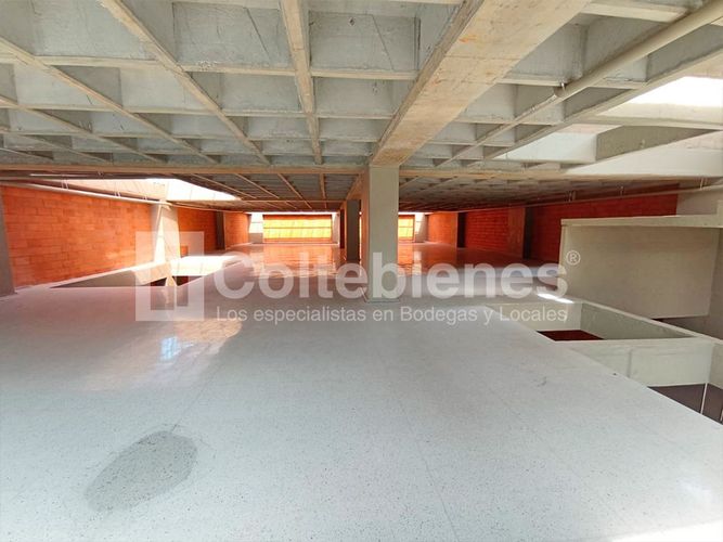 Bodega en arriendo en Perpetuo Socorro, Medellín, 2600 m² · foto 18 de 21