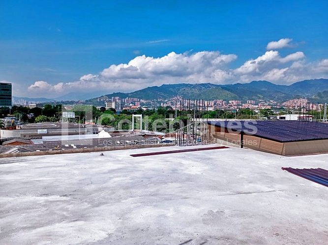 Bodega en arriendo en Perpetuo Socorro, Medellín, 2600 m² · foto 21 de 21