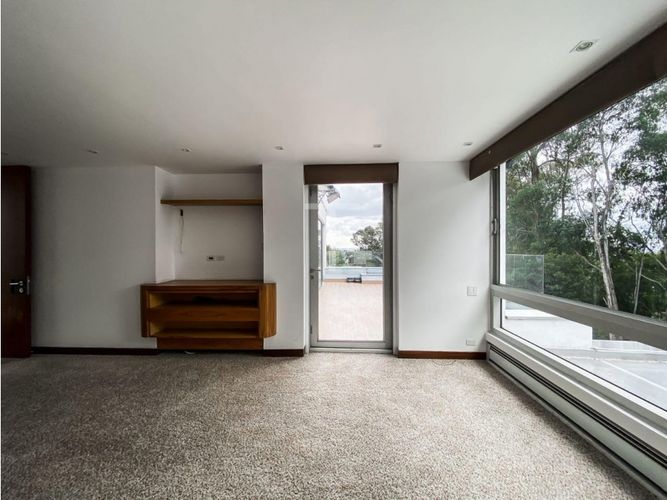 Casa de 4 alcobas en venta en Chico Norte, Bogotá, 830 m² · foto 2 de 24
