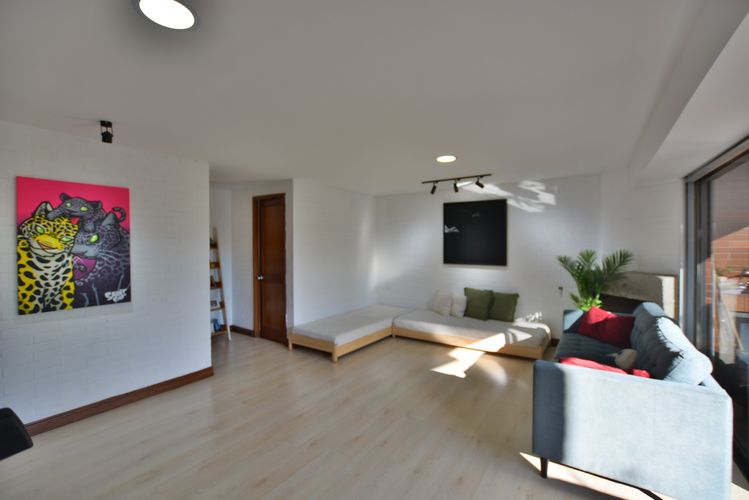 Casa de 4 alcobas en venta en El Tesoro, Medellín, 268 m² · foto 7 de 24