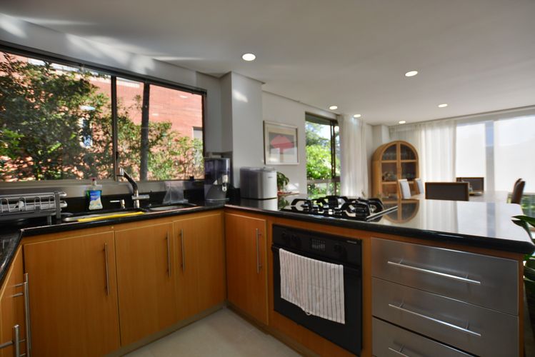 Casa de 4 alcobas en venta en El Tesoro, Medellín, 268 m² · foto 15 de 24