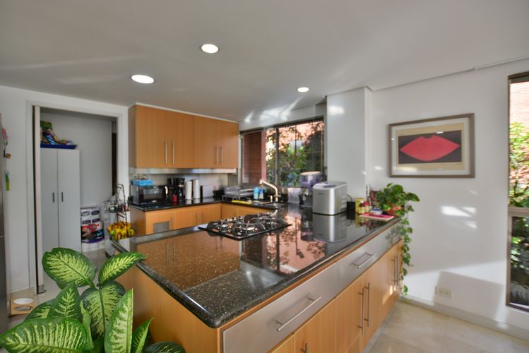 Casa de 4 alcobas en venta en El Tesoro, Medellín, 268 m² · foto 14 de 24