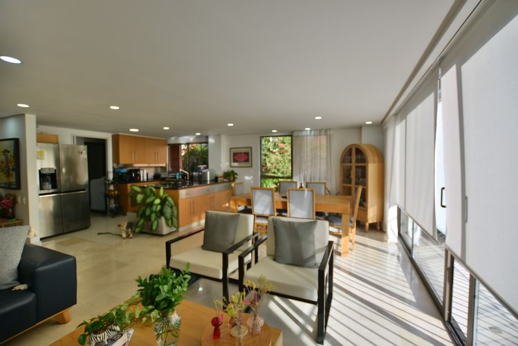 Casa de 4 alcobas en venta en El Tesoro, Medellín, 268 m² · foto 9 de 24