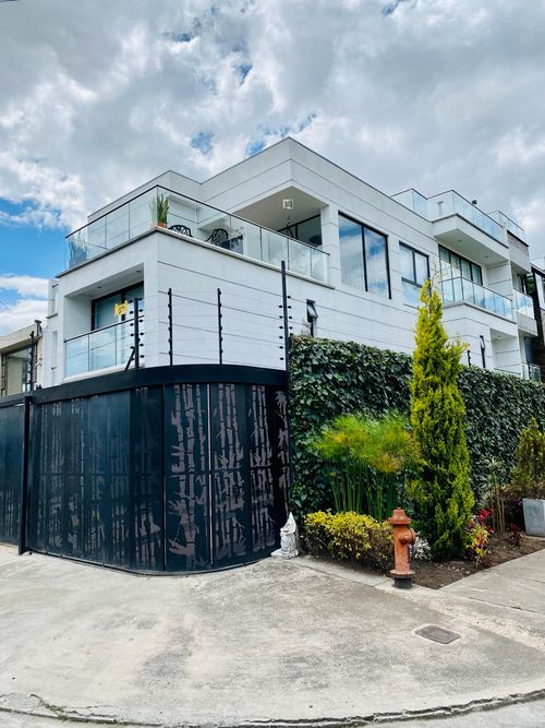 Casa de 5 alcobas en venta en Teusaquillo, Bogotá · foto 2 de 19