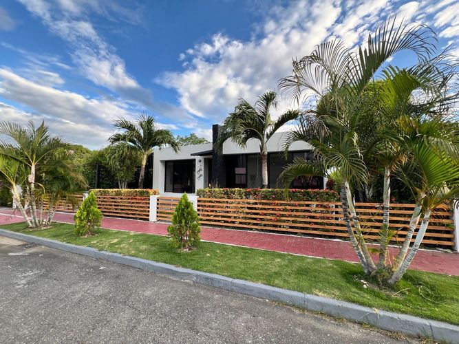 Casa de 3 alcobas en venta en Miraflores, Girardot, 210 m² · foto 2 de 24