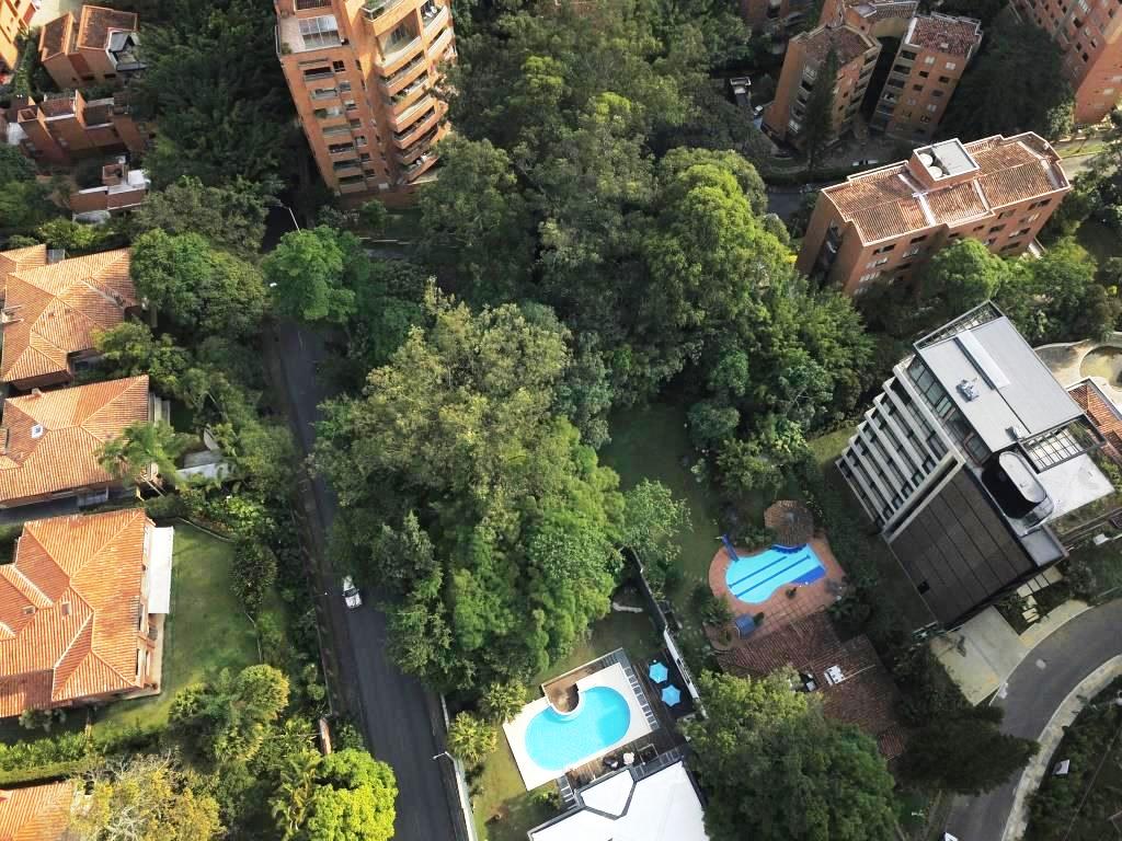 Lote en venta en El Poblado, Medellín [No disponible] 3