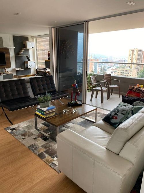 Apartamento de 2 alcobas en arriendo en Castropol, Medellín, 117 m² · foto 2 de 14