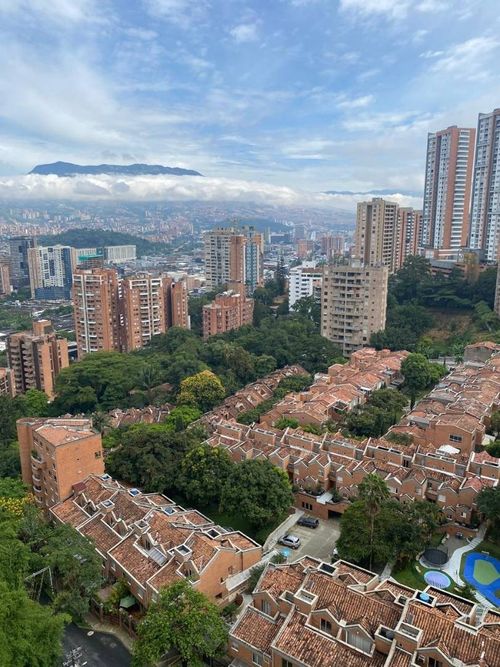 Apartamento de 2 alcobas en arriendo en Castropol, Medellín, 117 m² · foto 13 de 14