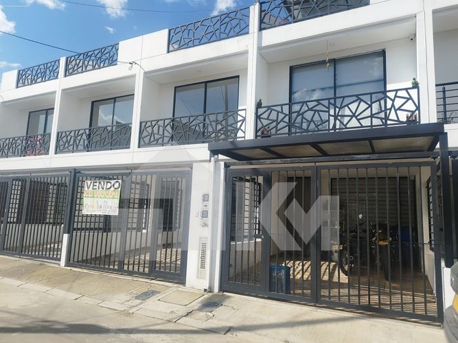 Casa de 3 alcobas en venta en Cota, 216 m² · foto 2 de 24