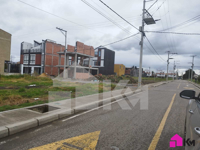 Casa de 3 alcobas en venta en Cota, 216 m² · foto 3 de 24