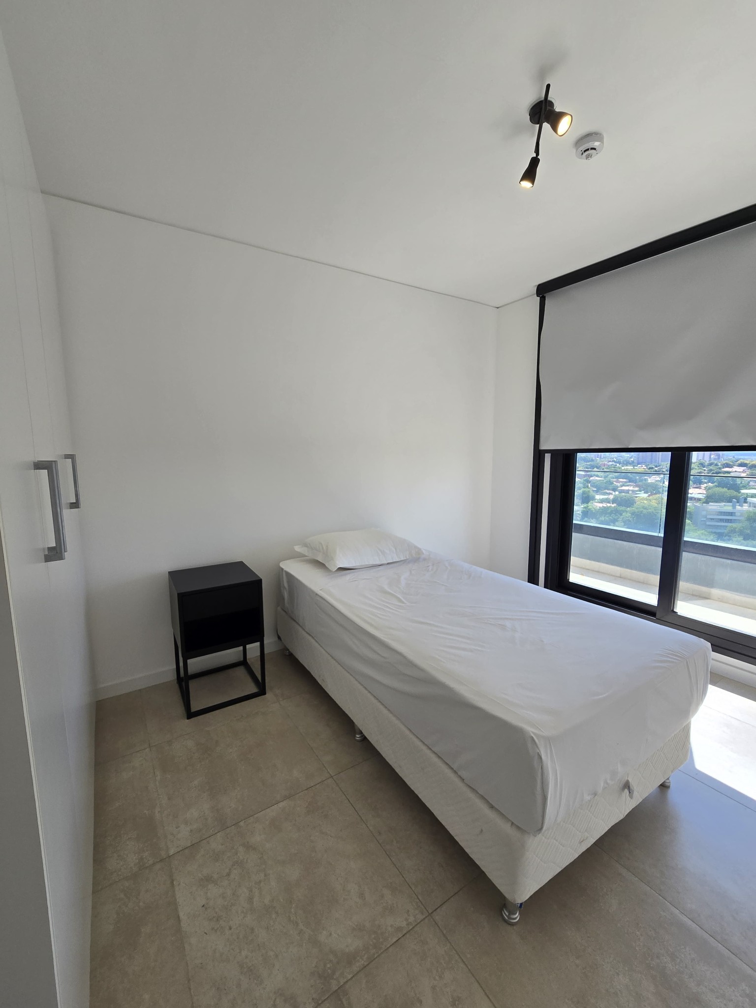 *ALQUILO EDIFICIO FEEL 2 DORMITORIOS AMOBLADO C/COCHERA USD 1500 + IVA* — foto 3
