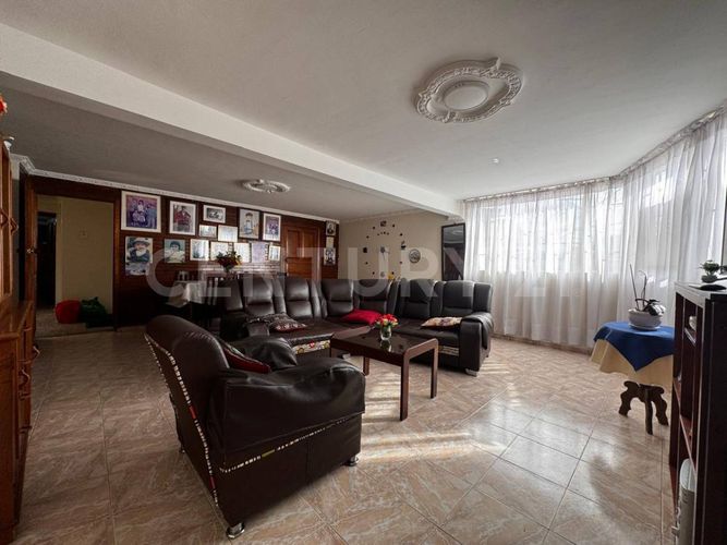 Casa en venta en El Carmen, Bogotá · foto 2 de 14