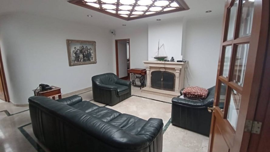 Casa de 3 alcobas en venta en Santa Barbara Alta, Bogotá, 394 m² · foto 5 de 22