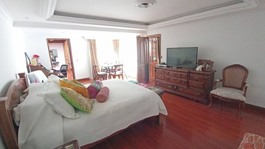 Casa de 3 alcobas en venta en Santa Barbara Alta, Bogotá, 394 m² · foto 10 de 22