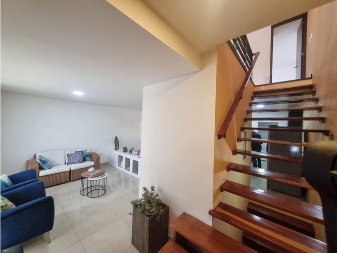 Casa de 3 alcobas en venta en Suramerica, La Estrella, 198 m² · foto 2 de 24