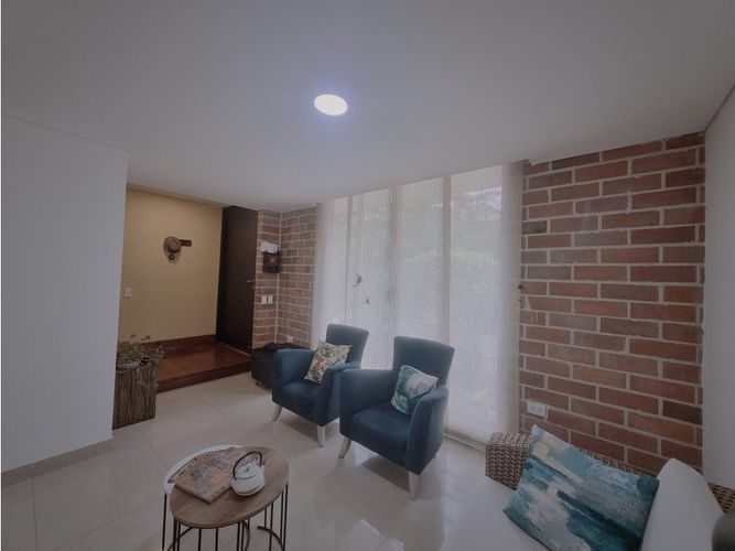Casa de 3 alcobas en venta en Suramerica, La Estrella, 198 m² · foto 3 de 24