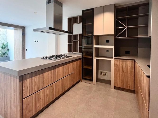 Casa de 4 alcobas en venta en Llano Grande, Rionegro, 253 m² · foto 2 de 17