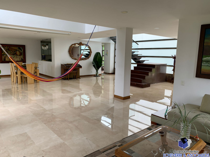 Casa de 4 alcobas en venta en Loma Del Escobero, Envigado, 1467 m² · foto 4 de 9