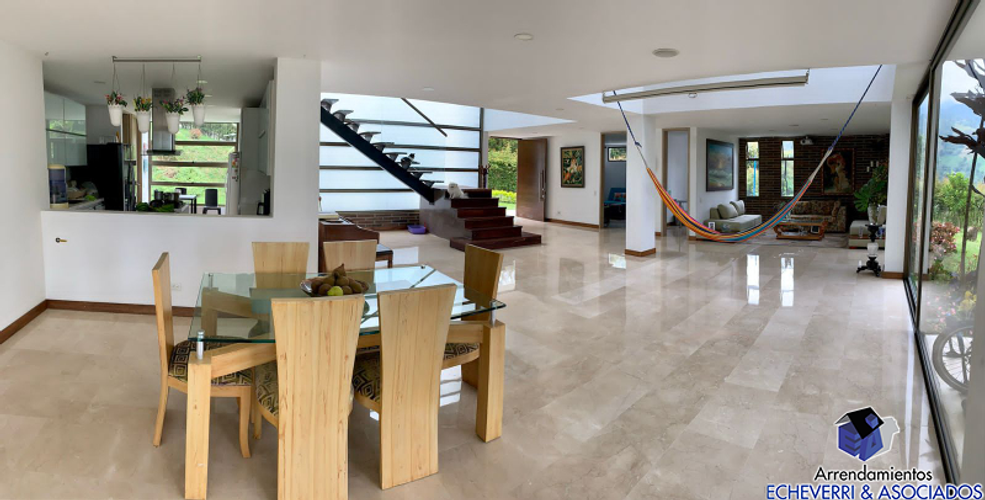 Casa de 4 alcobas en venta en Loma Del Escobero, Envigado, 1467 m² · foto 5 de 9