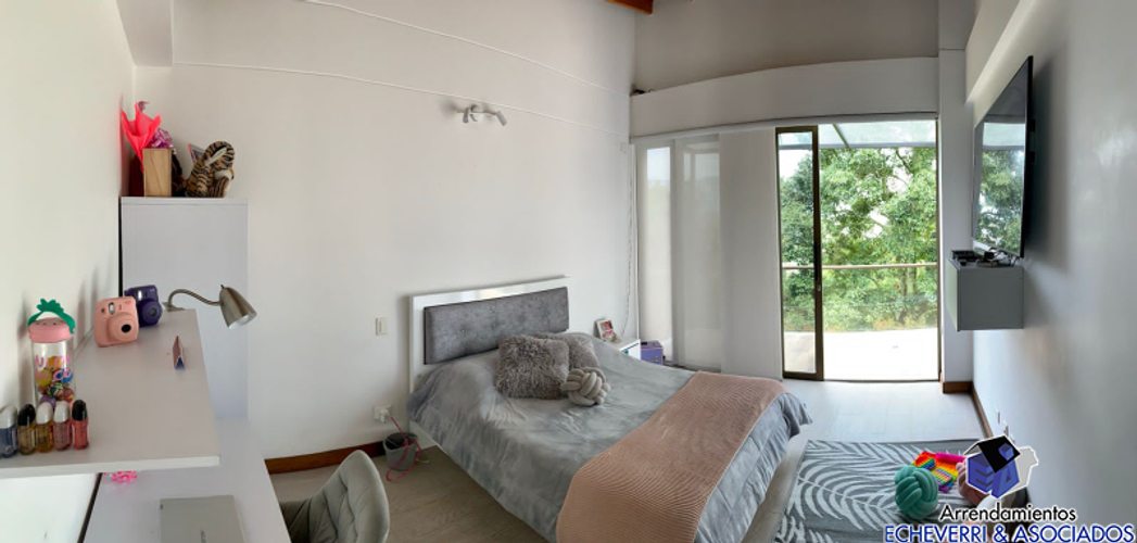 Casa de 4 alcobas en venta en Loma Del Escobero, Envigado, 1467 m² · foto 7 de 9