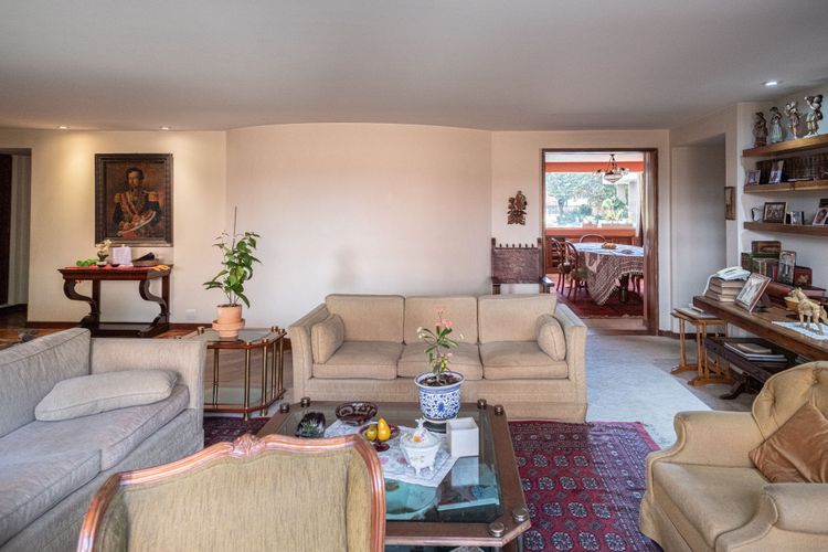 Apartamento de 3 alcobas en venta en Los Rosales, Bogotá, 234 m² · foto 6 de 24