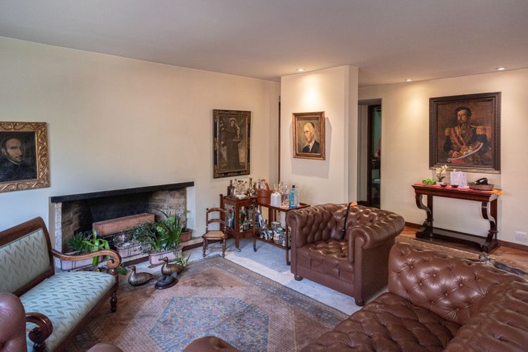 Apartamento de 3 alcobas en venta en Los Rosales, Bogotá, 234 m² · foto 7 de 24