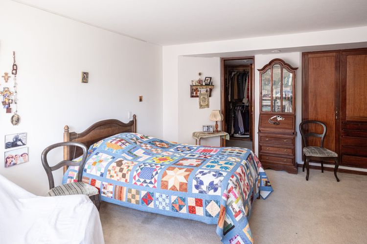 Apartamento de 3 alcobas en venta en Los Rosales, Bogotá, 234 m² · foto 23 de 24