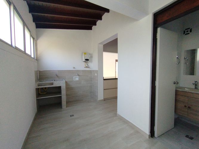 Apartamento de 3 alcobas en arriendo en El Poblado, Medellín, 148 m² · foto 17 de 20