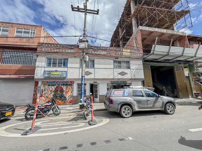 Casa de 12 alcobas en venta en La Trinidad, Bogotá, 540 m² · foto 1 de 10