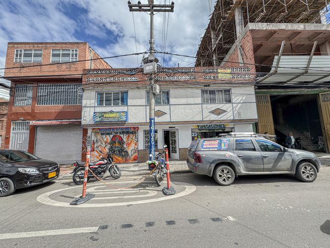 Casa de 12 alcobas en venta en La Trinidad, Bogotá, 540 m² · foto 2 de 10