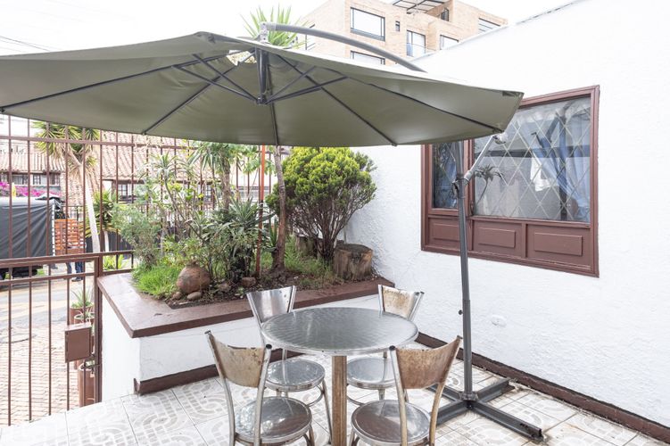 Casa de 5 alcobas en venta en El Contador, Bogotá, 210 m² · foto 2 de 22