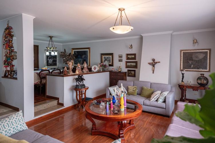 Casa de 5 alcobas en venta en Santa Barbara Central, Bogotá, 337 m² · foto 6 de 23