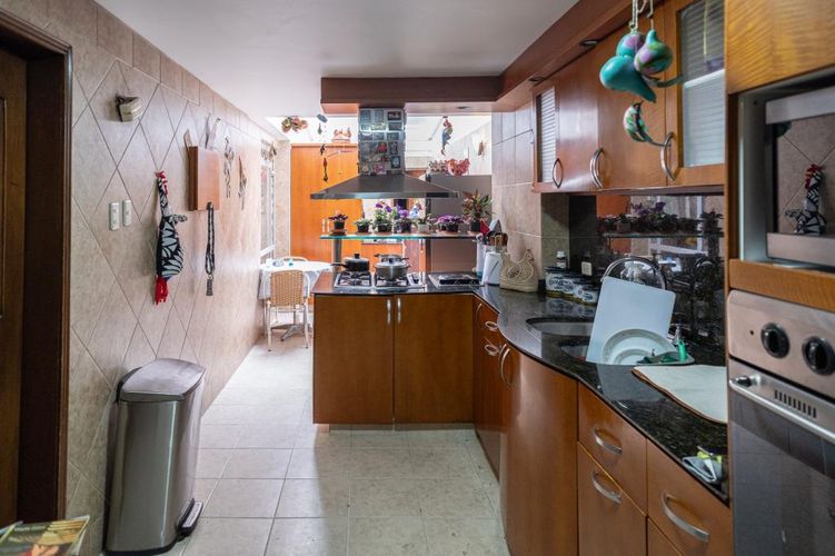 Casa de 5 alcobas en venta en Santa Barbara Central, Bogotá, 337 m² · foto 12 de 23