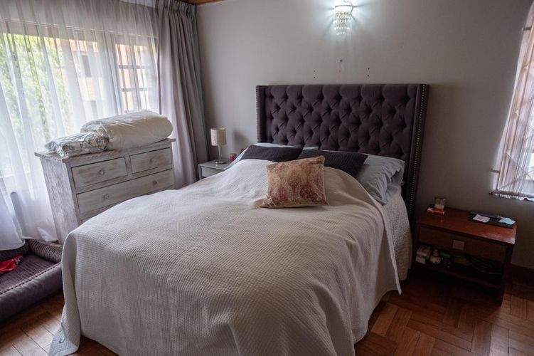 Casa de 5 alcobas en venta en Santa Barbara Central, Bogotá, 337 m² · foto 18 de 23