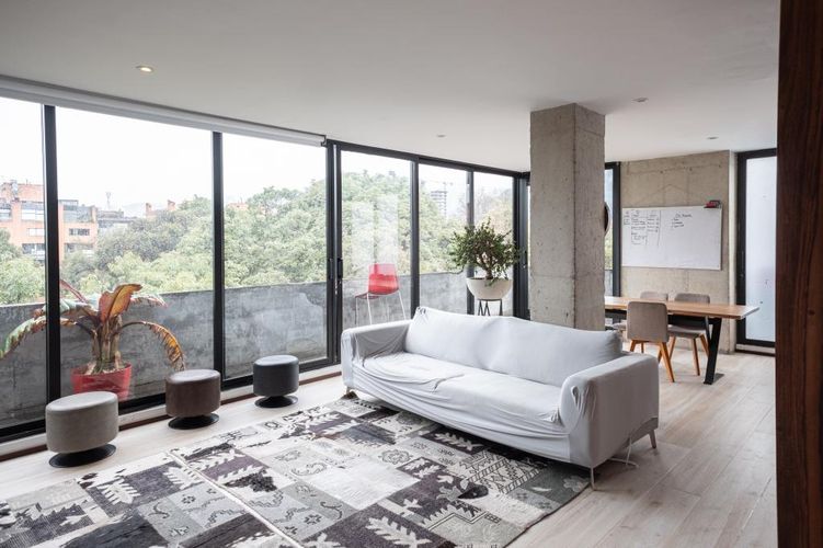 Apartamento de 2 alcobas en venta en El Virrey, Bogotá, 160 m² · foto 2 de 24