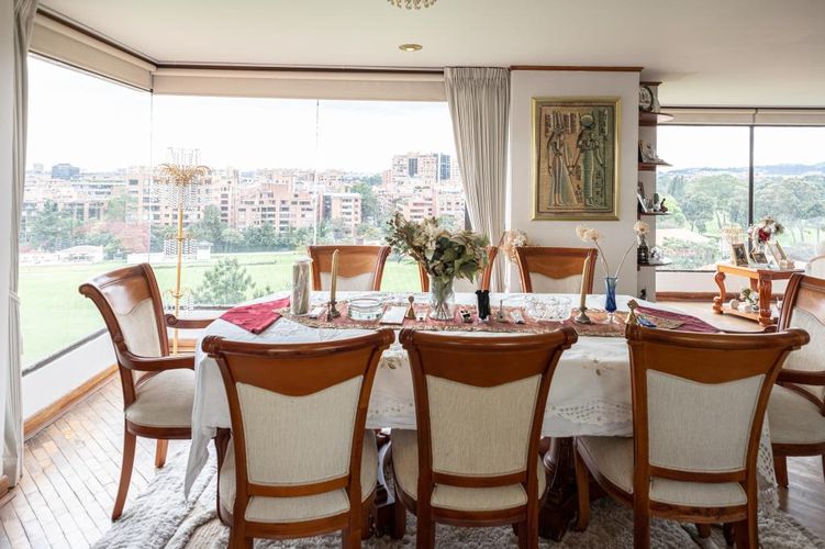 Apartamento de 4 alcobas en venta en La Carolina, Bogotá, 346 m² · foto 2 de 23