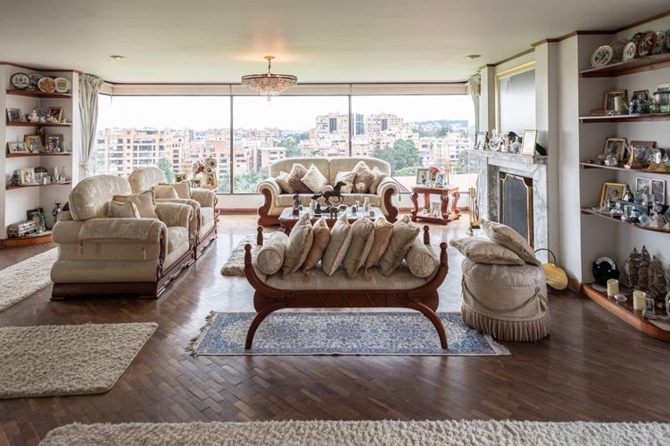 Apartamento de 4 alcobas en venta en La Carolina, Bogotá, 346 m² · foto 3 de 23